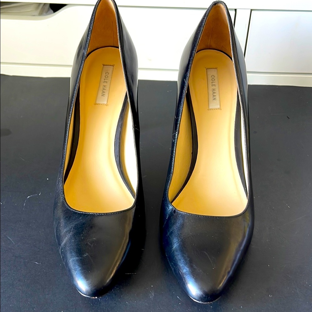 Cole Haan Black Leather High Heels. Size 9.5. M750